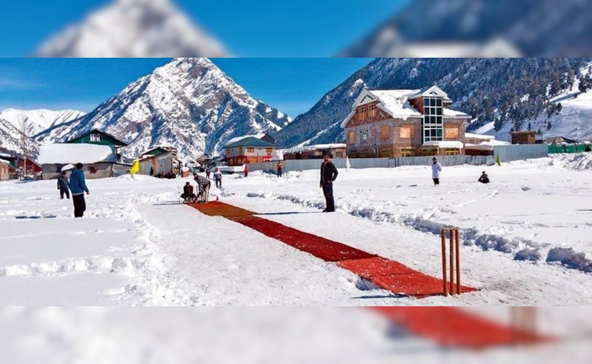 स्नो क्रिकेट से लेकर फुटबॉल और स्कीइंग तक... गुरेज घाटी के युवाओं ने आपदा को कुछ ऐसे अवसर में बदल दिया