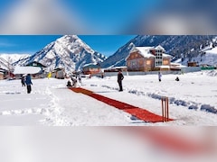 स्नो क्रिकेट से लेकर फुटबॉल और स्कीइंग तक... गुरेज घाटी के युवाओं ने आपदा को कुछ ऐसे अवसर में बदल दिया