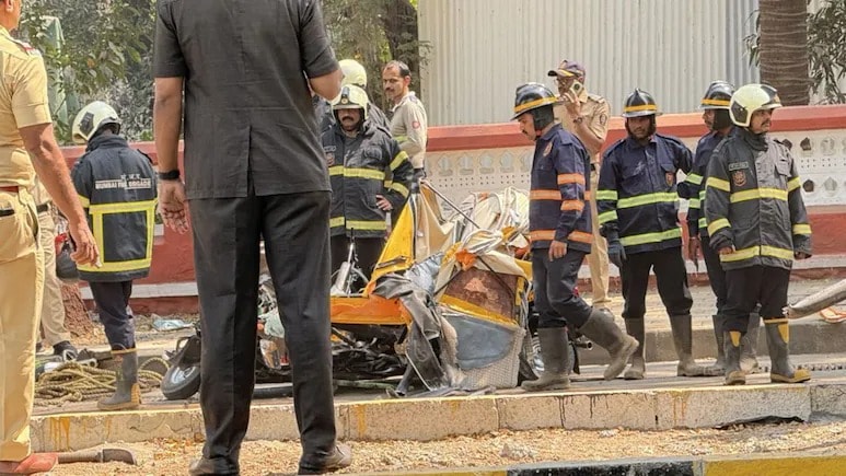 Hrithik Roshan Calls Mulund Metro Collapse 'Heartbreaking', Seeks Strict Safety Action