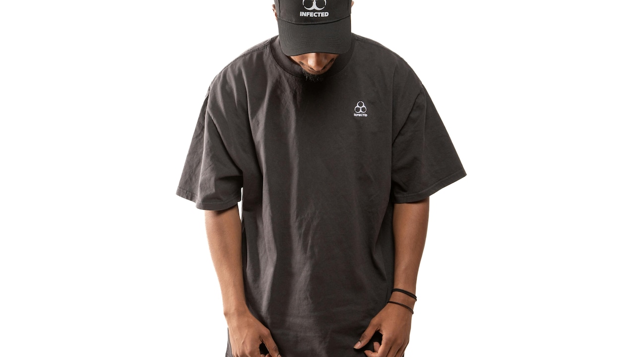 How to Style Oversized T-Shirts: 10 Easy Ways to Look Polished