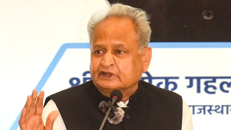 चूरू में व्यापारी की फायरिंग कर की हत्या, गहलोत बोले- मुख्यमंत्री जी को अब तो कम से कम शासन की ओर ध्यान दो