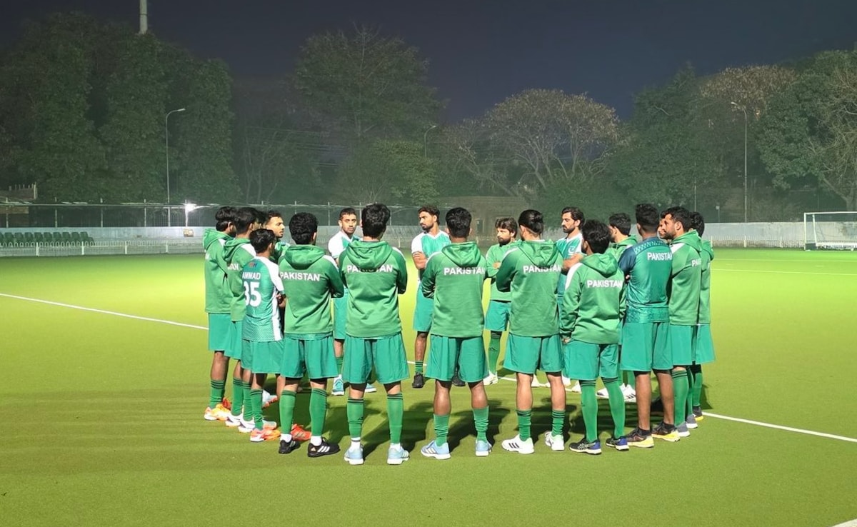 Pakistan Hockey Team Flies For World Cup Qualifiers Under Banned Coach