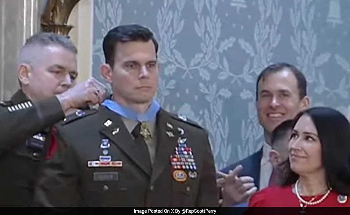 Army Pilot Wounded In Maduro Raid Receives Medal Of Honour From Trump