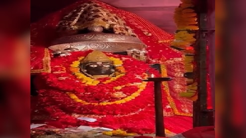 दंतेश्वरी मंदिर में स&zwj;िले हुए कपड़े पहनकर जाने की नहीं है अनुम&zwj;त&zwj;ि, बांहों में स्&zwj;तंभ आने से भक्&zwj;तों की हर मन्&zwj;नत होती है पूरी