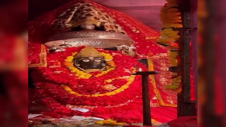 दंतेश्वरी मंदिर में स&zwj;िले हुए कपड़े पहनकर जाने की नहीं है अनुम&zwj;त&zwj;ि, बांहों में स्&zwj;तंभ आने से भक्&zwj;तों की हर मन्&zwj;नत होती है पूरी