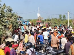 बार बालाओं के ठुमके, लोगों ने छलकाए जाम; बिहार में 2 दिन पहले जमानत पर छूटे अपराधी की पार्टी में हुआ बवाल