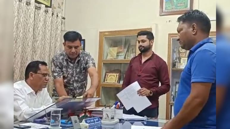 पीएमश्री स्कूल में फर्जीवाड़ा! एक बार में &nbsp;200 बच्चों ने खाया 400 थाली खाना, कच्चे बिल पर हो गया भुगतान