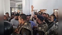 ग्वालियर में सियासी तनाव, कांग्रेस और भाजपा आमने-सामने; पुलिस ने बैरिकेड लगाकर संभाला मोर्चा