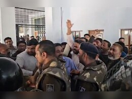 ग्वालियर में सियासी तनाव, कांग्रेस और भाजपा आमने-सामने; पुलिस ने बैरिकेड लगाकर संभाला मोर्चा