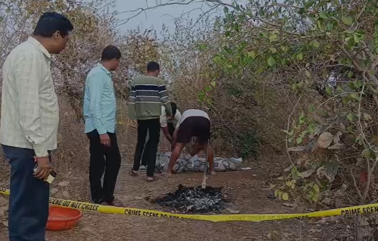 ट्रांसजेंडर प्रेमी की बेरहमी से हत्या, पुलिस भर्ती की तैयारी कर रहे युवक ने जंगल में जिंदा जलाया