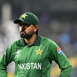 Babar Azam "<i>Khel Kyun Raha Hai</i>?" Ex-Pakistan Star Fires Shots At Head Coach Mike Hesson