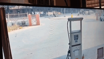 रॉकेट की रफ्तार से आई बाइक सीधे बैलगाड़ी में जा घुसी, दर्दनाक मौत, सूरत का ये वीडियो रोंगटे खड़े कर देगा