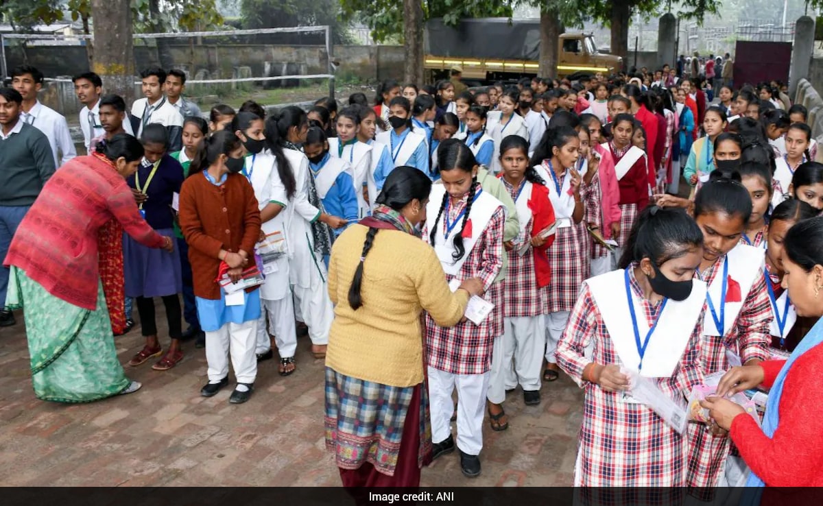 UP Board Exams 2026: UPMSP Class 10, 12 Hindi Paper Today, Check Guidelines