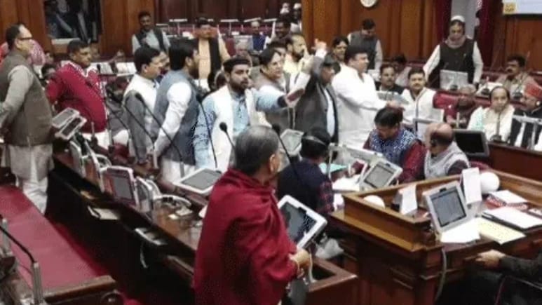 बिहार विधान परिषद में हंगामा, मंत्री ने MLC को &lsquo;लफंगा&rsquo; कहा, MLC ने मंत्री को &lsquo;टपोरी&rsquo;; जानें पूरा मामला