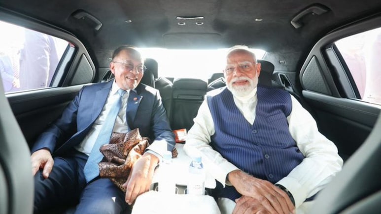 PM Modi Shares Car Ride With Malaysian Counterpart On Way To Community Meet