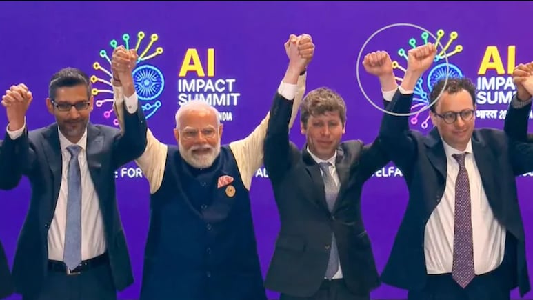 AI का 'कोल्ड वॉर'.. OpenAI और Amthropic के सीईओ पास-पास, पर रहे दूर!