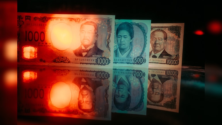 Yen Drops After Takaichi Comment Cools Intervention Speculation