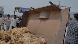 MP News: छिंदवाड़ा और सीहोर में भीषण सड़क हादसे, ट्रैक्टर-ट्रॉली खाई में गिरी, 30 से ज्यादा घायल