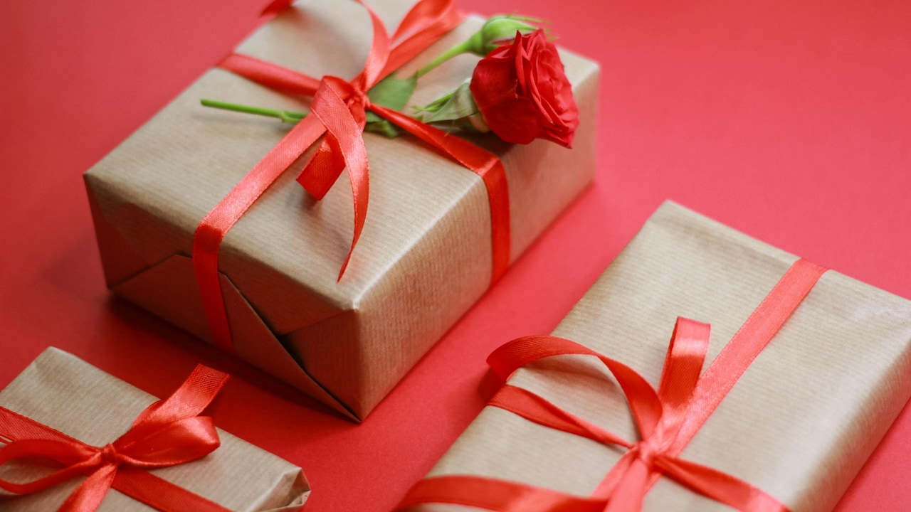 Which gift do you want to give your partner On Teddy Day 2026?