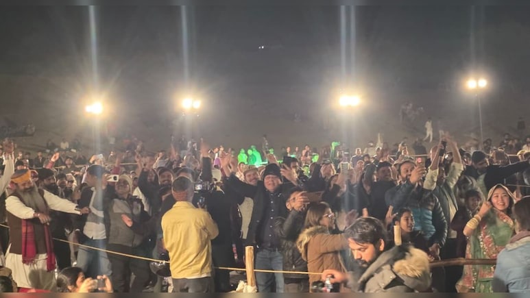 डेजर्ट फेस्टिवल 2026 की आखिरी शाम पर पियूष पंवार ने मचाई धूम, संगीत और नृत्&zwj;य का अद्भुत संगम