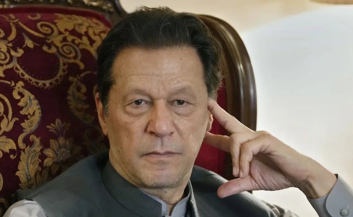 इमरान खान का कपिल देव-सुनील गावस्कर ने किया समर्थन तो बौखलाई पाकिस्तान सरकार