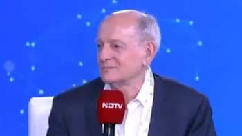 'Cannot Regain Control': Why AI Pioneer Stuart Russell Believes Slowing Down Alone Won't Work | NDTV Exclusive