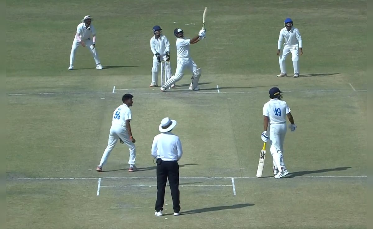 VIDEO: जिस क्रिकेटर को भारतीय टीम दूध में पड़ी मक्खी की तरह कर रहा है नजरअंदाज, उसने बल्ले से मचाया कोहराम