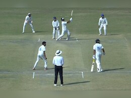 VIDEO: जिस क्रिकेटर को भारतीय टीम दूध में पड़ी मक्खी की तरह कर रहा है नजरअंदाज, उसने बल्ले से मचाया कोहराम