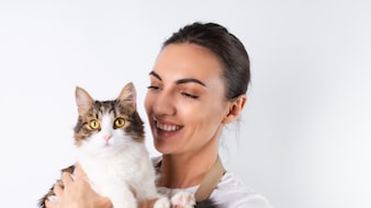 Can Your Cat Get Bird Flu? Risks, Signs And Precautions Explained