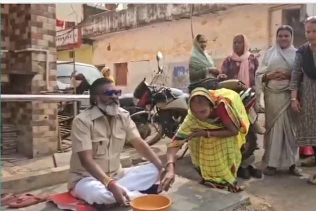 Bhilai Nagar Nigam: भिलाई नगर निगम हुआ 'कंगाल', शव वाहन में डीजल डलवाने के लिए पार्षद ने मांगा भीख