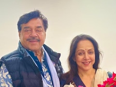 धर्मेंद्र के जाने के बाद हेमा मालिनी के नए घर पहुंचे शत्रुघ्न सिन्हा, शेयर की फोटो, लोगों की दीवार पर टिक गई नजर