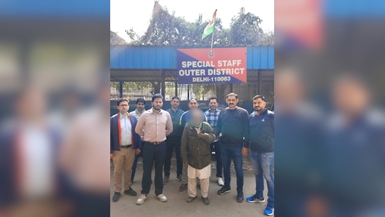 Delhi Peeragarhi Flyover Triple Murder Case: 'Baba', Seen Sitting In Delhi  Car With 3 Who Died By Suicide, Arrested