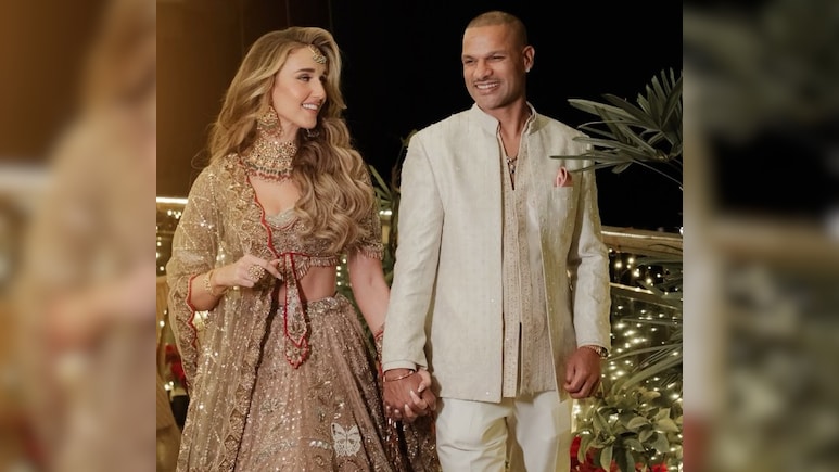 शिखर धवन के सिर दूसरी बार बंध रहा है सेहरा, सोफी संग शेयर की संगीत कार्यक्रम की तस्वीरें