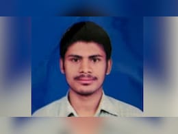 कर्ज लेकर बेटे को दुबई भेजा, वहां जाकर चला गया जेल, परिवार की मांग- 'हमार बाबू को जेल से वापिस ला दो सरकार'