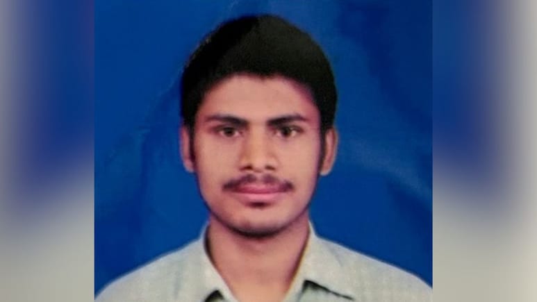 कर्ज लेकर बेटे को दुबई भेजा, वहां जाकर चला गया जेल, परिवार की मांग- 'हमार बाबू को जेल से वापिस ला दो सरकार'