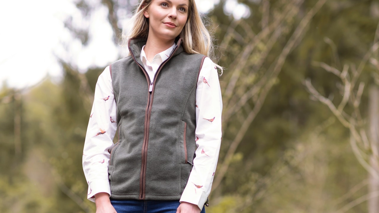 Layering Clothes Smartly: 10 Minimalist Printed Vests That Make Building Outfits Easy