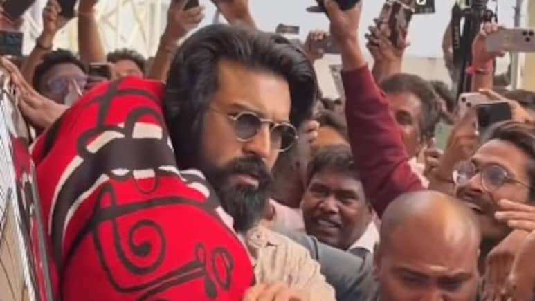 राम चरण के फैन्स हुए बेकाबू, जुड़वां बच्चों से मिलने बेटी संग पहुंचे अस्पताल-  देखें Shocking Video