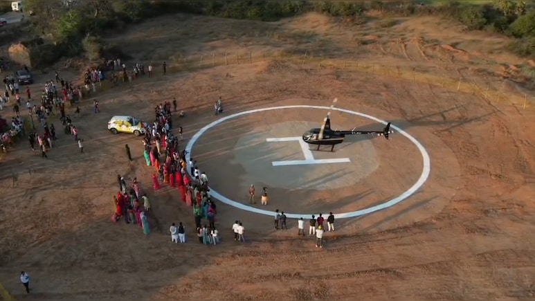 हेलीकॉप्टर से दुल्हनिया लेने पहुंचा दूल्हा अमित सिंह, पिता की वर्षों पुरानी इच्छा पूरी की&nbsp;