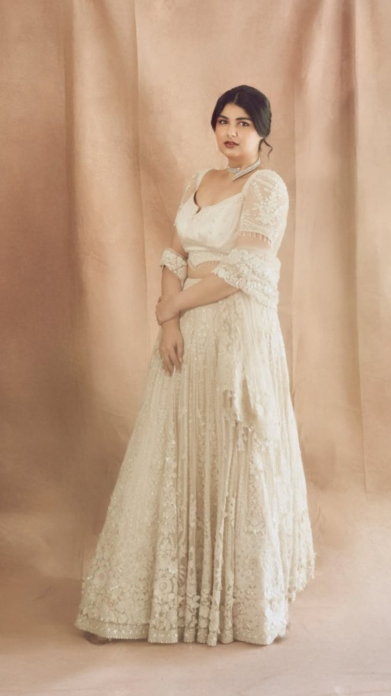 Anshula Kapoor Looks Beautiful In White Lehenga