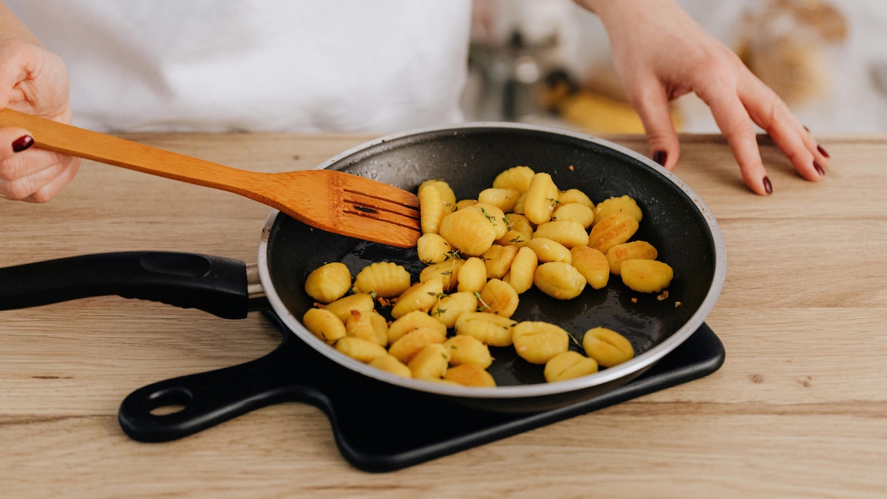 रोजमर्रा की स्मार्ट कुकिंग के लिए ये है बेस्ट Non-Stick Pans की शानदार डील्स, अब होगी कम तेल में बेहतर कुकिंग