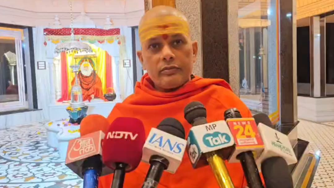 Shankaracharya Avimukteshwaranand Controversy: आश्रम के लोगों ने क्या कहा? Shankaracharya Avimukteshwaranand Controversy: आश्रम के लोगों ने क्या कहा?