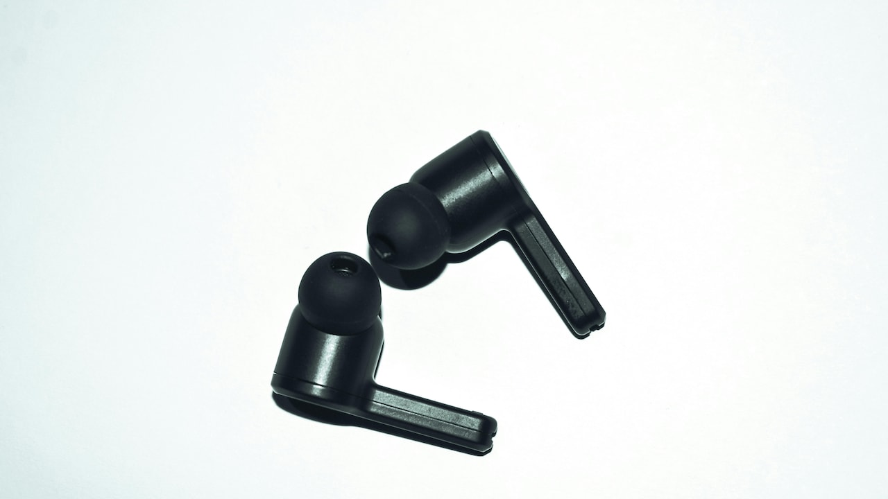 How To Pick Earphones For Crystal-Clear Calls: ENC And ANC Features Explained