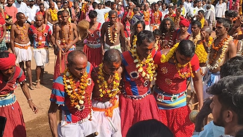 आस्था का 'महाकुंभ' है माता मावली मेला; नक्सल खौफ पर भारी भक्ति, अबूझमाड़ से उमड़ा जनसैलाब&nbsp;