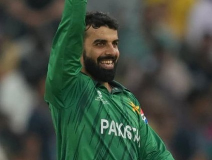 T20 World Cup 2026: भारत से हार के बाद भिड़ने लगे पाकिस्तानी खिलाड़ी,  यूसुफ और आफरीदी पर शादाब ने किया पलटवार