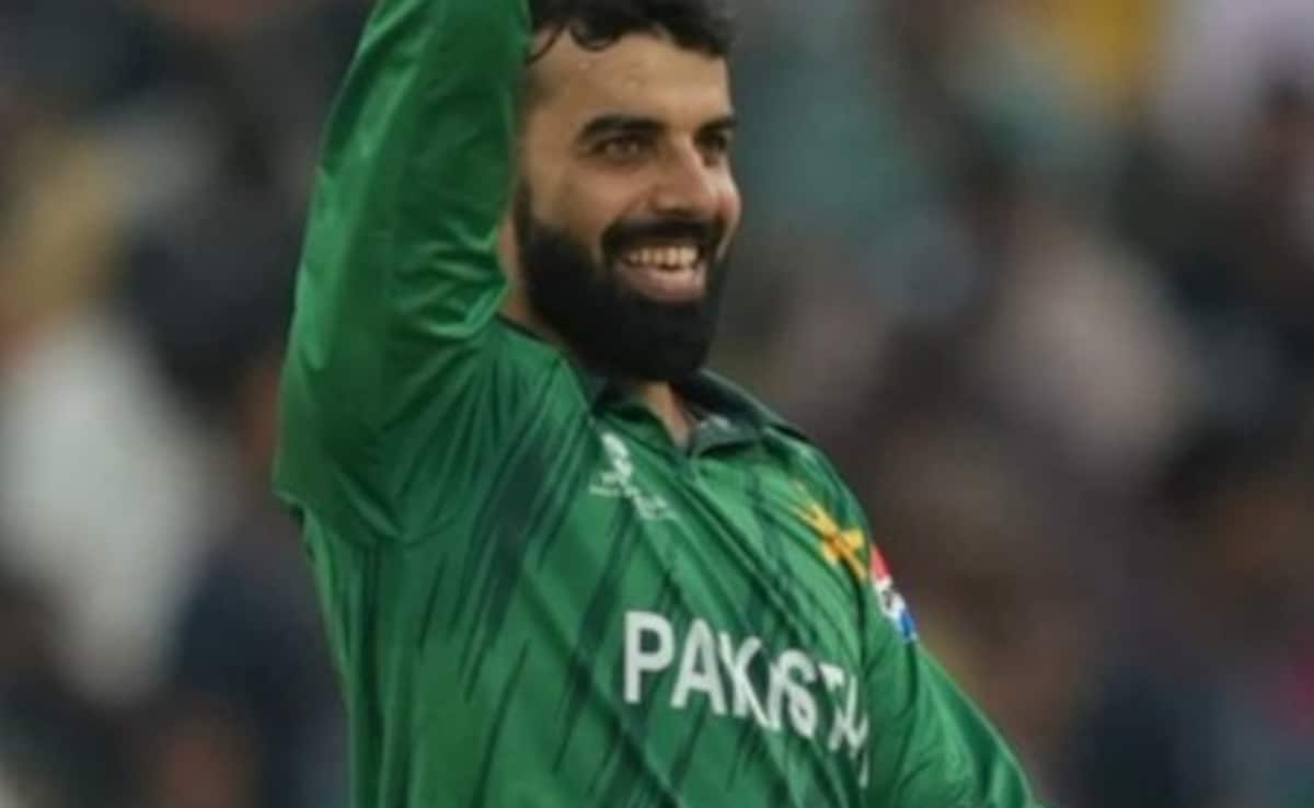 T20 World Cup 2026: भारत से हार के बाद भिड़ने लगे पाकिस्तानी खिलाड़ी,  यूसुफ और आफरीदी पर शादाब ने किया पलटवार