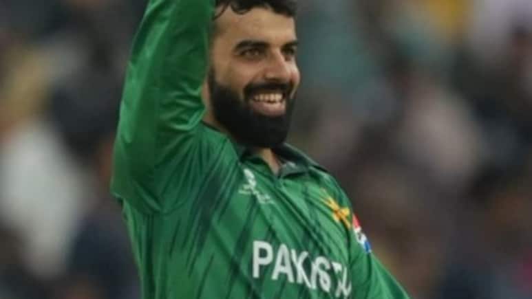 T20 World Cup 2026: भारत से हार के बाद भिड़ने लगे पाकिस्तानी खिलाड़ी,  यूसुफ और आफरीदी पर शादाब ने किया पलटवार