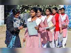 CBSE बोर्ड एग्जाम देने वाले छात्र जान लें क्या है ड्रेस कोड, पेपर वाले दिन क्या पहनने लड़के और लड़कियां