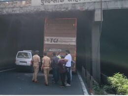 Traffic Issue: मुंबई- पुणे हायवेवर मोठी वाहतूक कोंडी! भलामोठा कंटेनर अडकला, वाहनांच्या रांगा