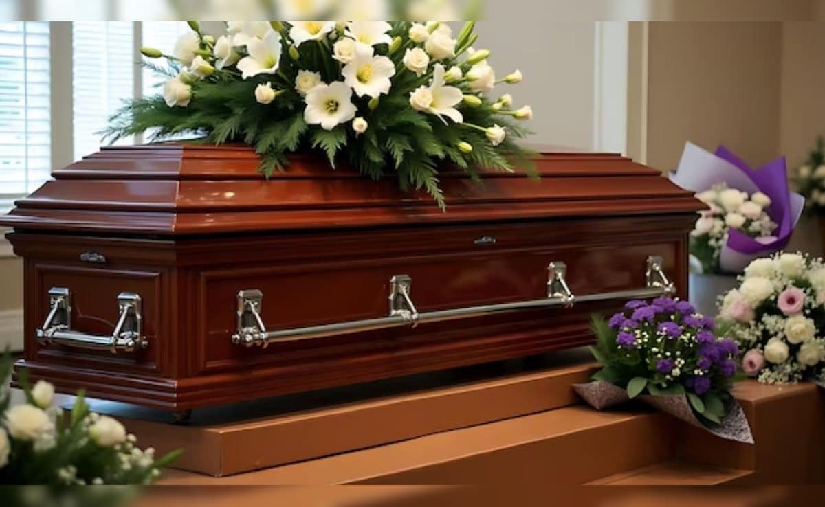 चीनी महिला ने टीचिंग की नौकरी छोड़ी, यूरोप में बेचे ताबूत, 6 मिलियन का कमाया रेवेन्यू