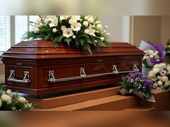 चीनी महिला ने टीचिंग की नौकरी छोड़ी, यूरोप में बेचे ताबूत, 6 मिलियन का कमाया रेवेन्यू